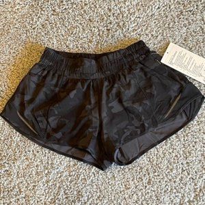 Lululemon Hotty Hot Shorts 2.5" Size 4